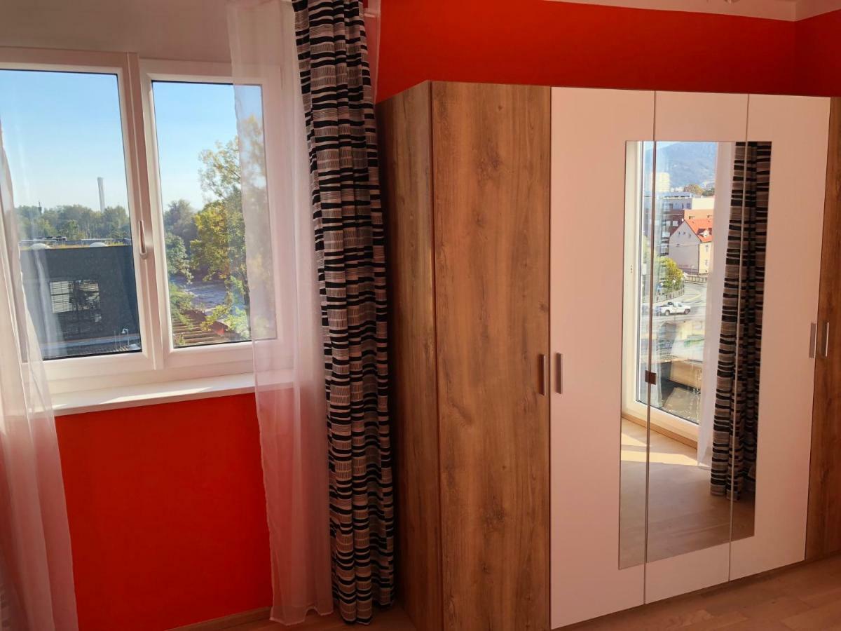 Kmheim, Cozy 103M2 Apartment, With 3 Bedroom And Covered Free Parking Place, Close To City Center グラーツ エクステリア 写真