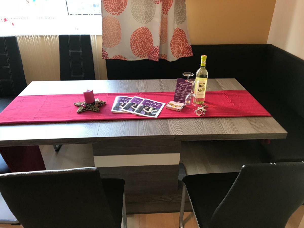 Kmheim, Cozy 103M2 Apartment, With 3 Bedroom And Covered Free Parking Place, Close To City Center グラーツ エクステリア 写真